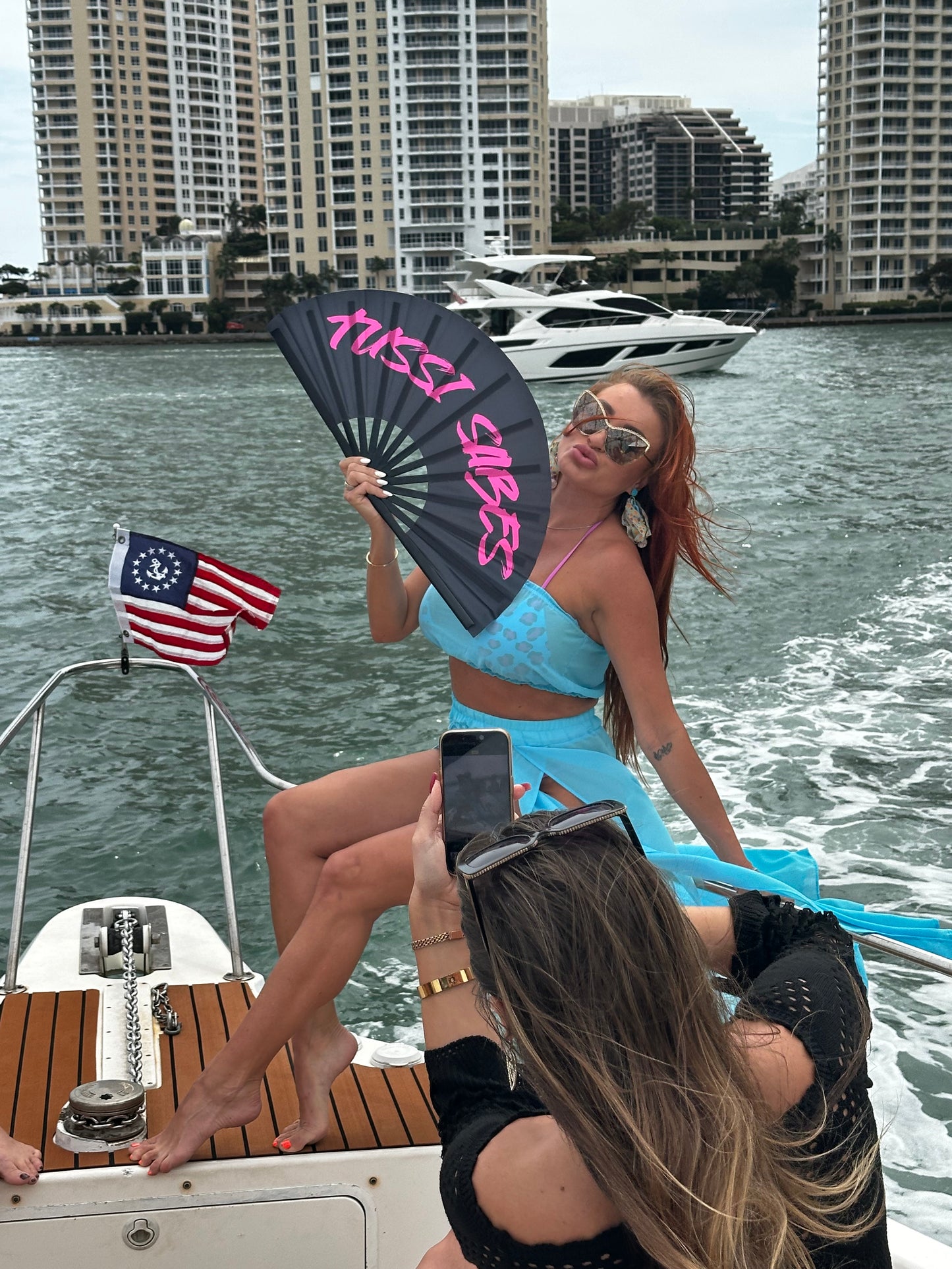 Tussi Sabes Fan (Black)