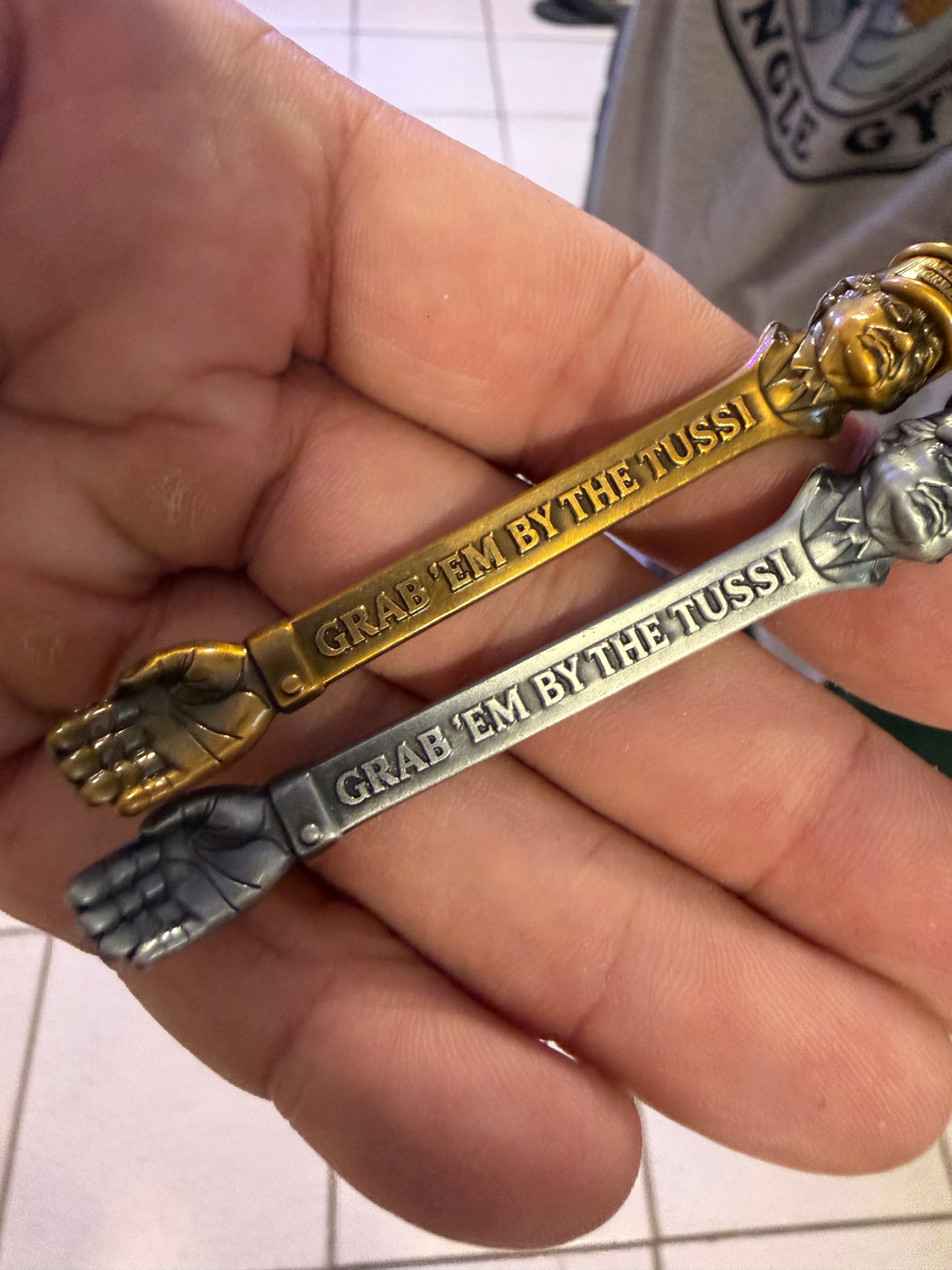 Grab em’ by the Tussi snuff spoon