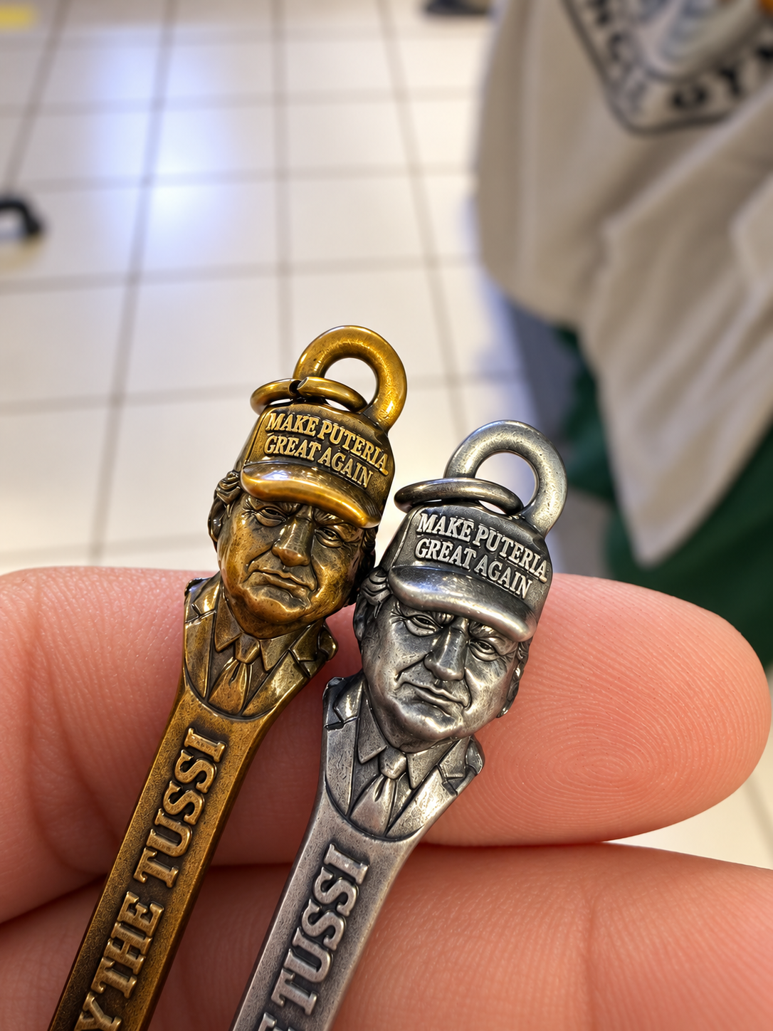 Grab em’ by the Tussi snuff spoon